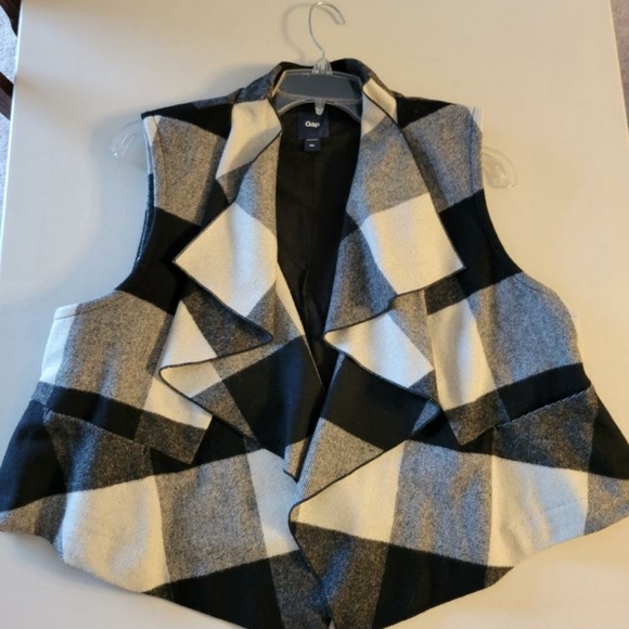 Like new Gap checkered vest in 2x - Picture 4 of 4
